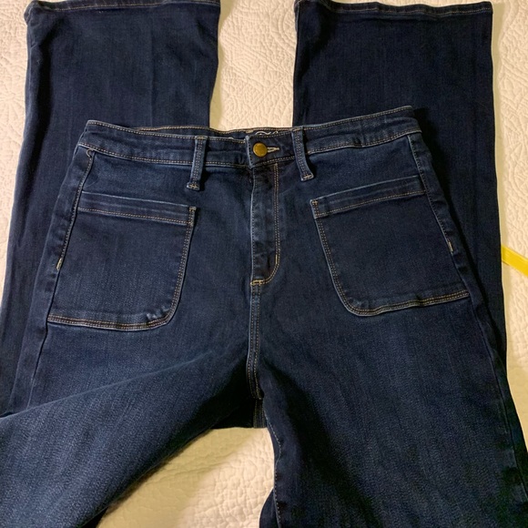 Universal threads flare leg jeans. - Picture 1 of 10
